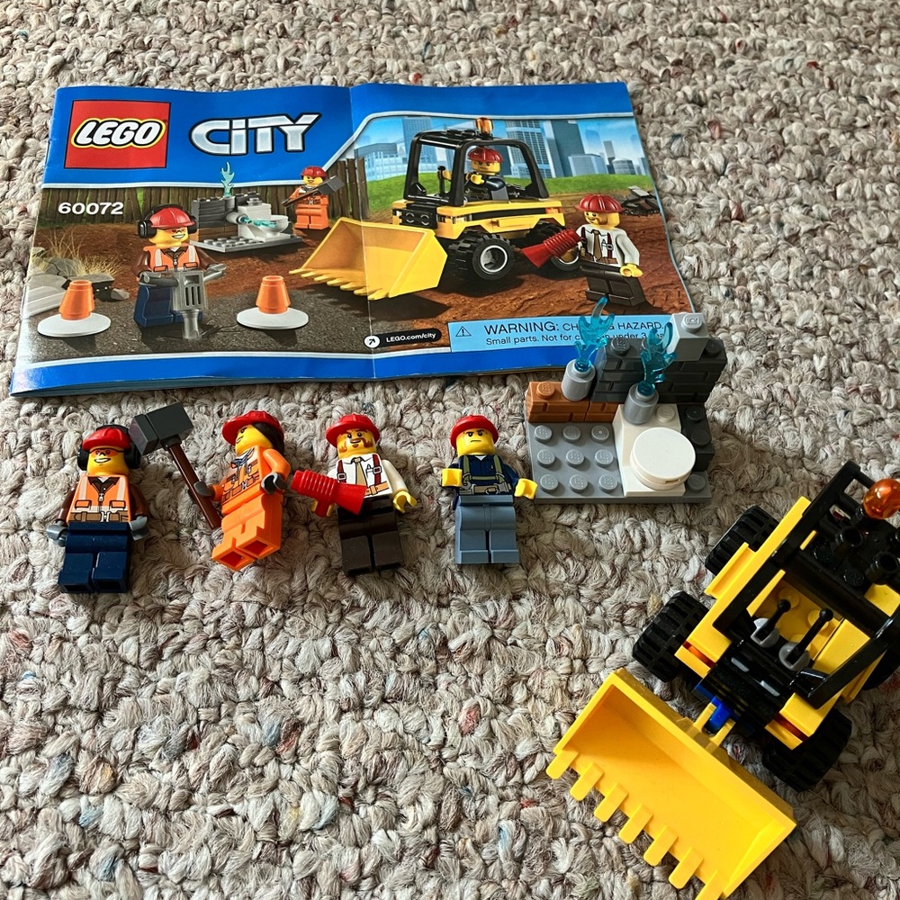 Lego construction set with 4 minifigures